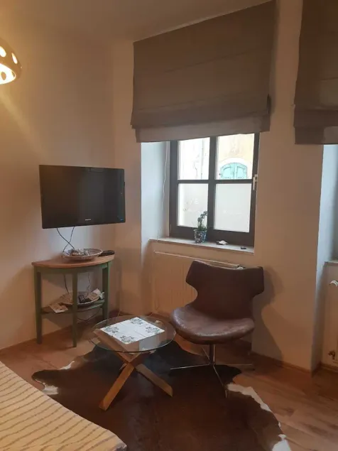 TOP apartamento moderno - recentemente renovado, com varanda - Image 1