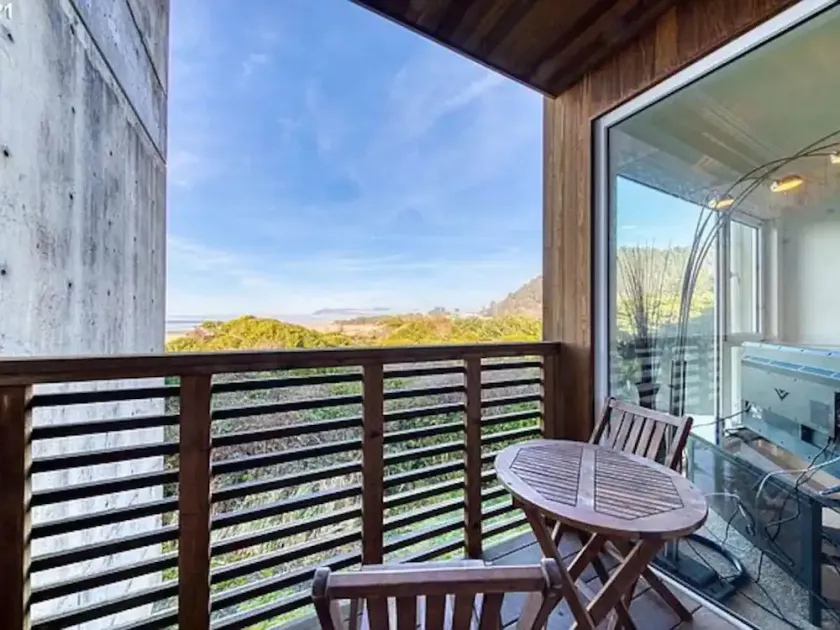 Prime Beach Front Ocean Views - 30 Second Walk to Beach! - Image 1
