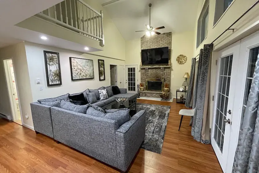 Cozy but spacious house, located in a community with many facilities.  - Image 1