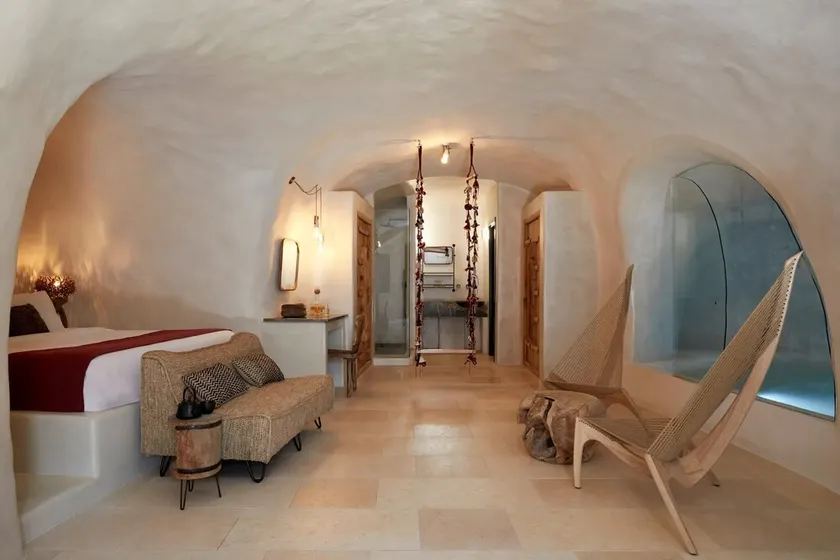 Majestic Santorini Villa | 1 Bedroom | Nykteri Deluxe Suite - Image 1