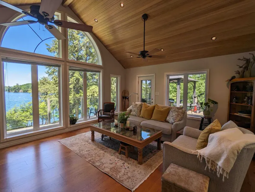 All season Bedford Lake House with sunset views on Devil Lake - Image 1