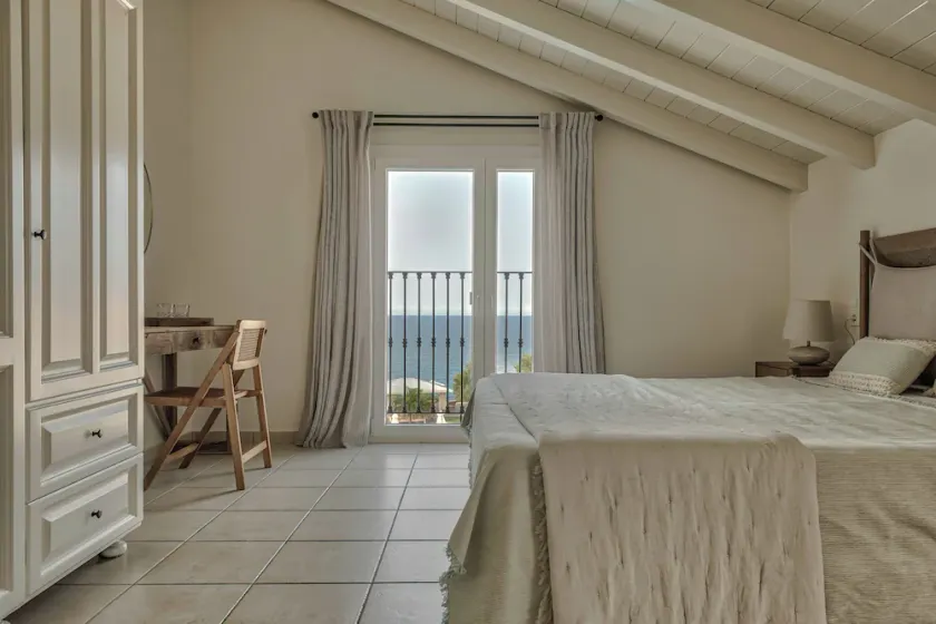 Three Bedroom Maisonette with Sea View and Pool View - Image 1