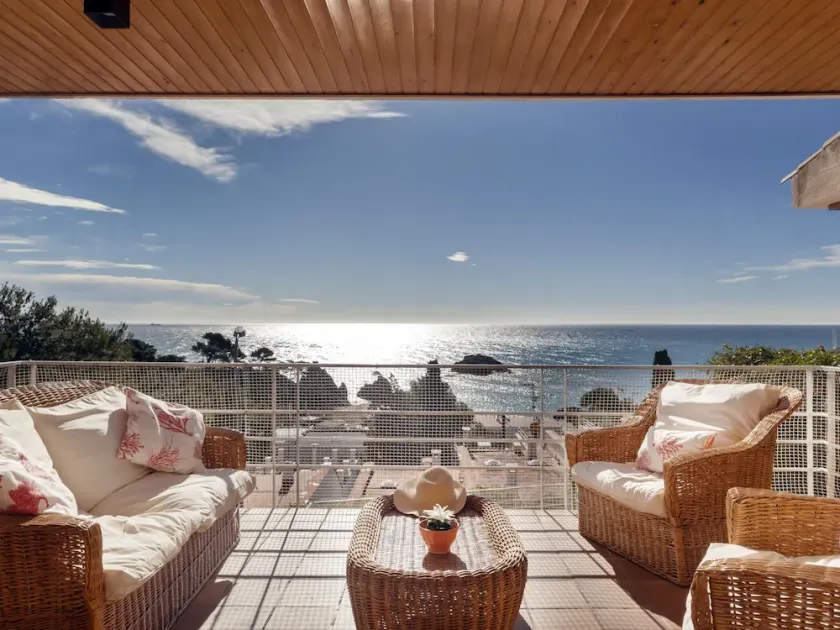 Lets Holidays Sailor House with Sea Views - Image 1