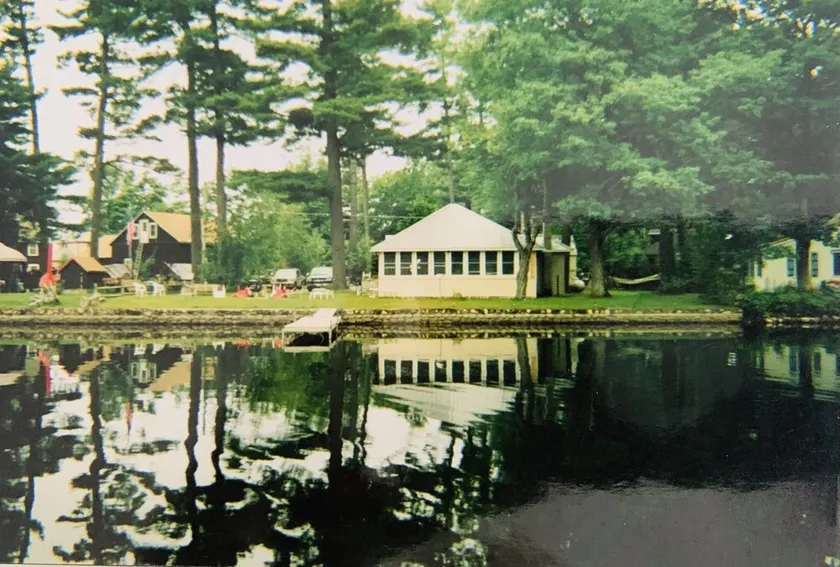 Lakefront house - Image 1