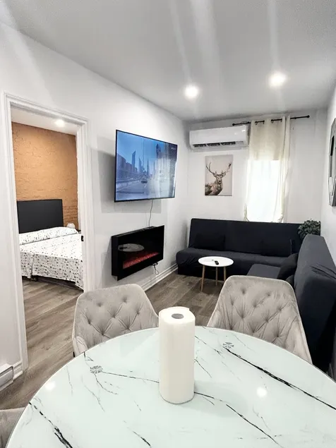 Appart d'une chambre au cœur de Montréal près des restaurants métro et festivals - Image 1