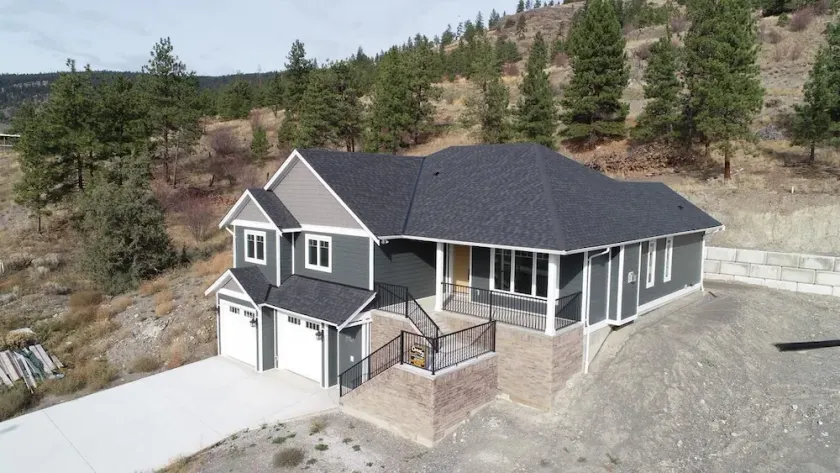 Stay at the Peregrine Lookout.Pet free, and fully climate controlled view home. - Image 1