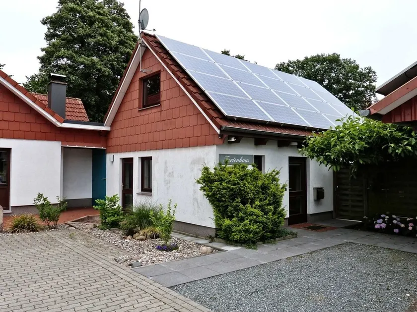Heisch: Cozy vacation home with terrace and beach chair - Ferienhaus Heisch - Image 1