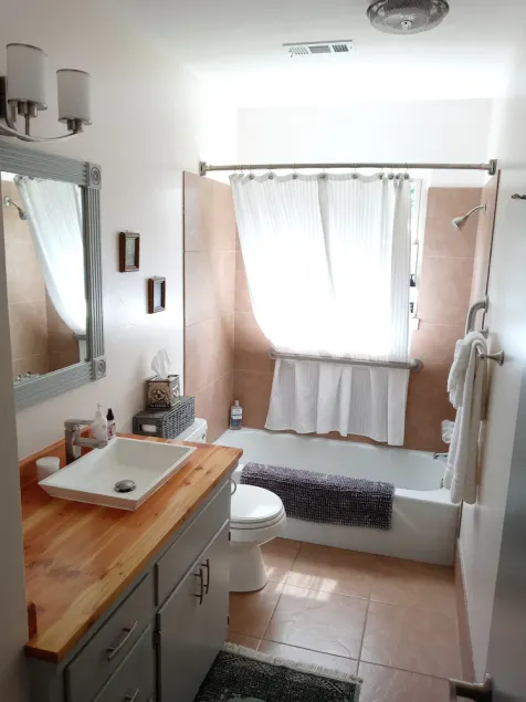 Cozy Hideaway in Town - Image 1