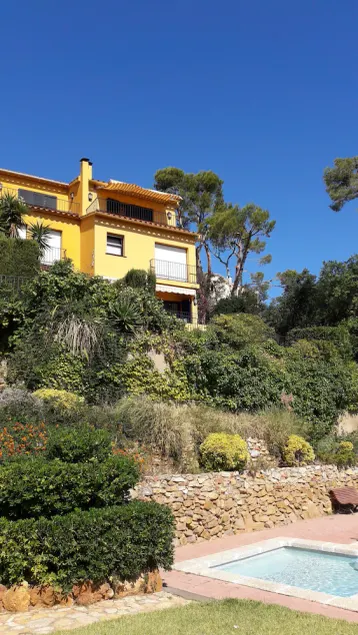  Stunning End of Terrace House; Fab Sea Views, Shared Community  Pool  HUTG 0065 - Image 1