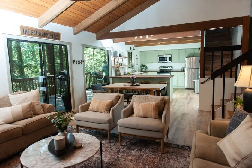Quiet and cozy cabin, minutes to trailheads and Bellingham. - Image 1