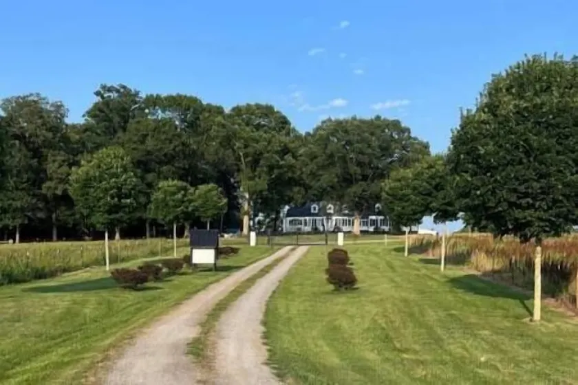 Historic 5 Bedroom Farmhouse in Wine Country - Image 1