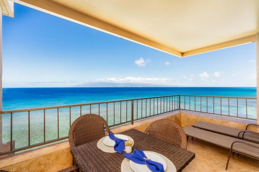 Oceanfront Corner Unit Maui Kai 908- Huge Lanai Views, A/C, Pool - Image 1