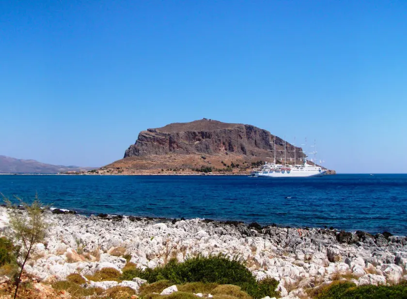 Chambre familiale avec vue à côté du rocher de Monemvasia - Image 1