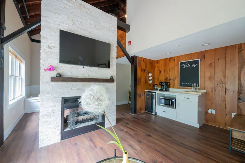 Chimney Hill - 03) Second Floor Suite 3 - Image 1