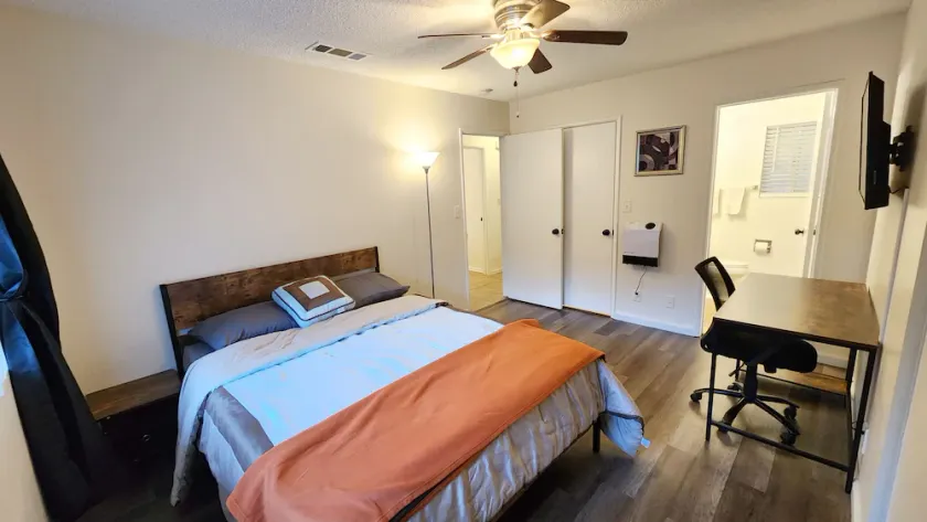 SALE! Peaceful, Clean, 4x Queen Bed, Spacious! - Image 1