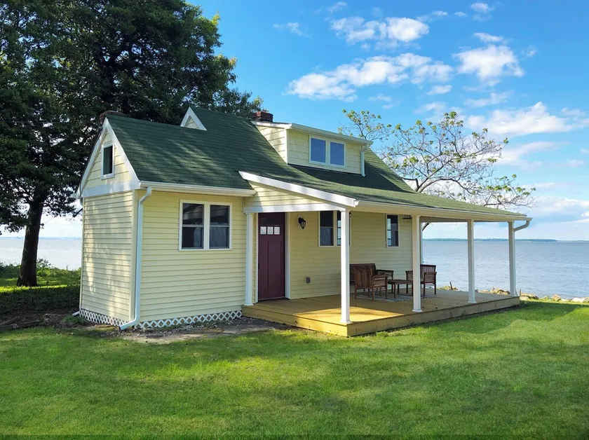 NYT RENOVERET WATERFRONT COTTAGE - Image 1