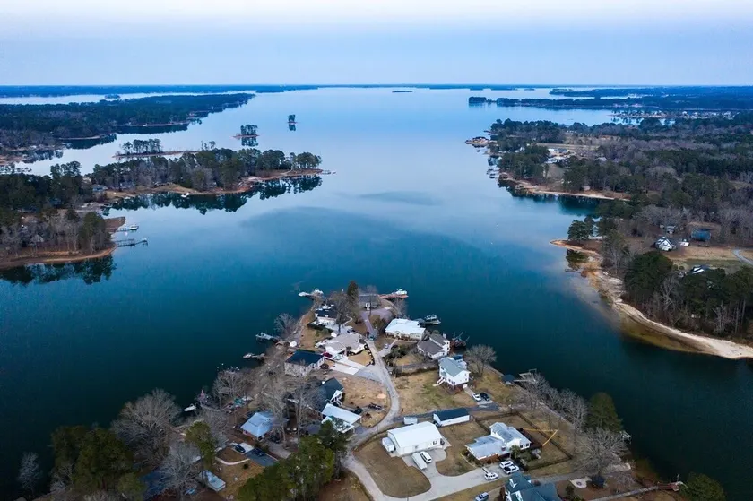 10 Mile View on Lake Murray, SC, Putting Green, Hot Tub, Lake Edge Fire Pit - Image 1