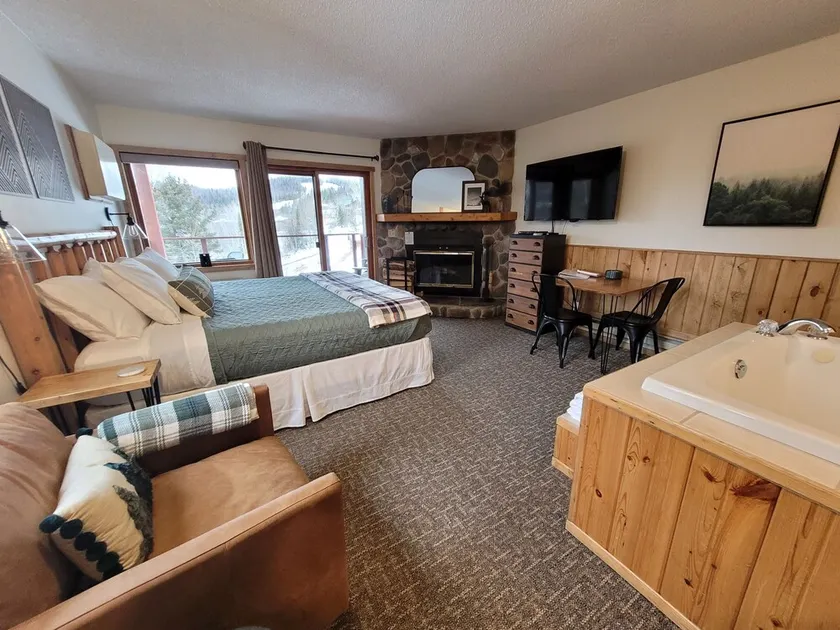 Ski-In/Ski-Out Condo at Lutsen Mtn | Pool, Hot Tub - Image 1