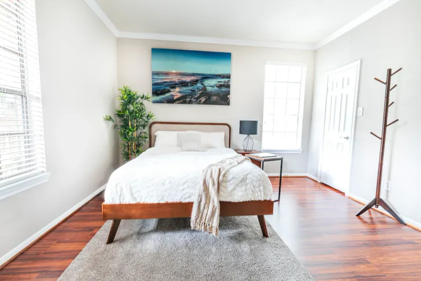 COMFY COZY MED CENTER HOME - Image 1