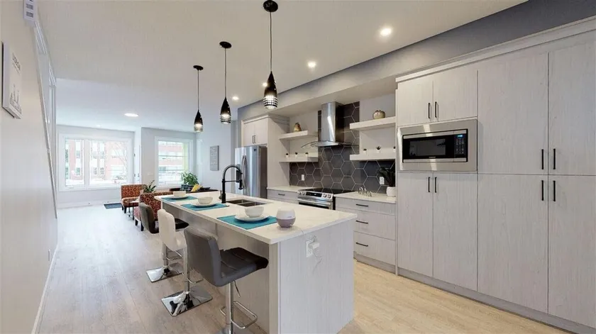 HUGE 1700+ sqft LUXURY Home DT Parking + Fast Wifi - Image 1