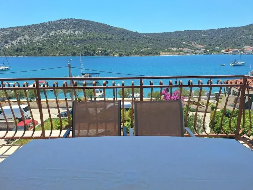 Seafront penthouse apartment (5+1) - Image 1