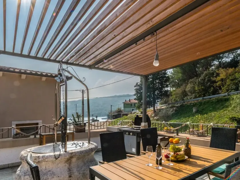 Villa with Sea Views, Hot Tub, & Roof Terrace - Image 1