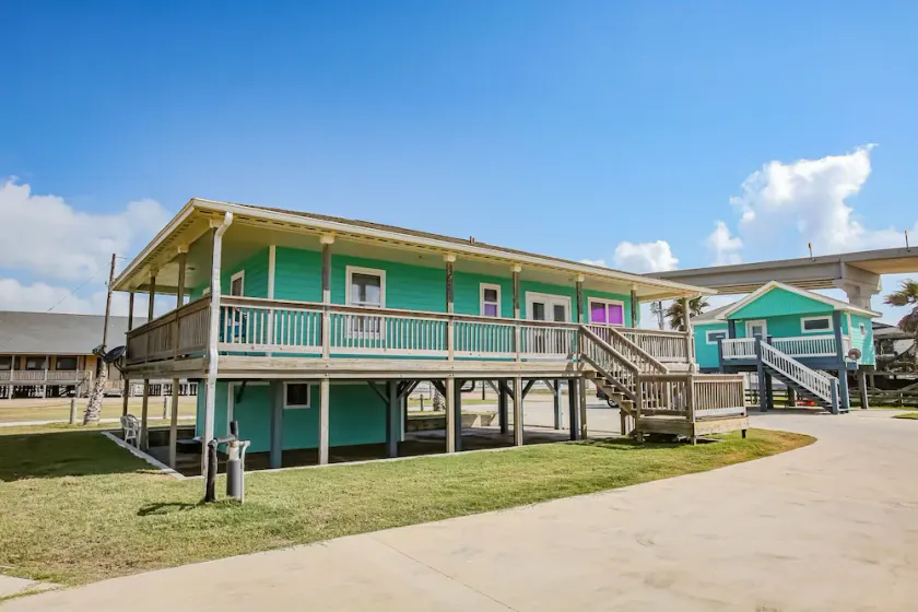 Sargent Beach Getaway - Have Fun in the Sun! - Image 1