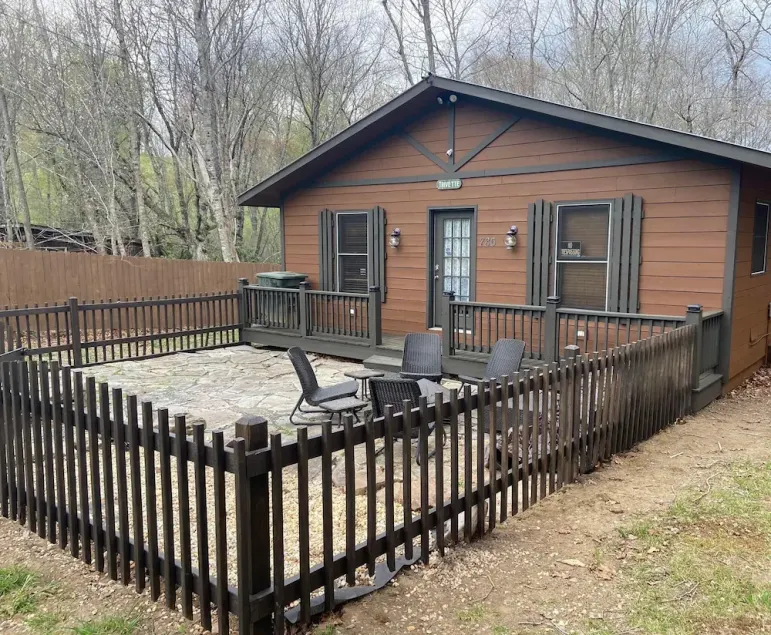 C & D’s Cozy Cabin - Image 1