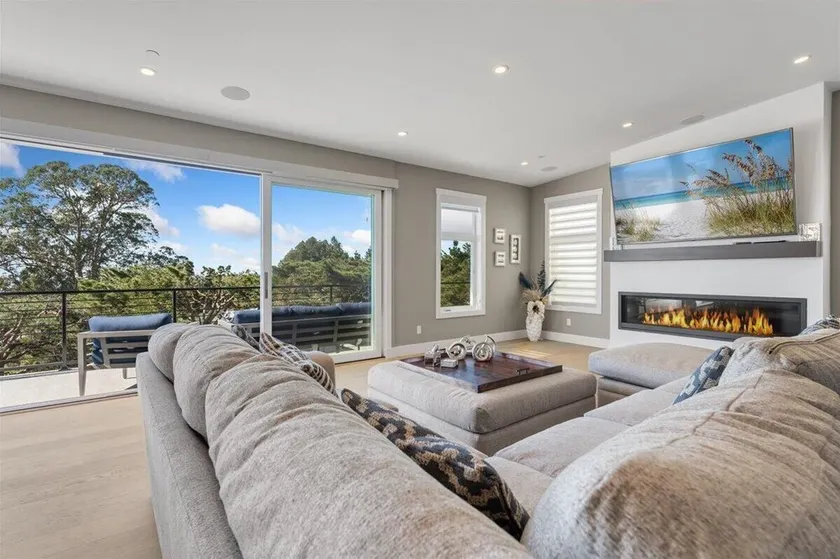 Ocean view, Brand new 3000 sq-ft  modern home - Image 1