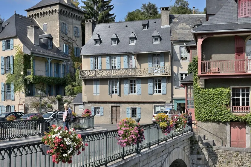 Characterful House in Arreau – Mountain View, Balcony, WiFi, Free Parking, 6 Guests, Pets Welcome - Image 1