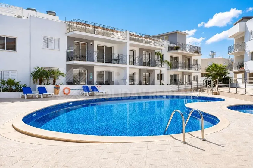 2BR Apartment with Pool - Luna by Premier - Image 1
