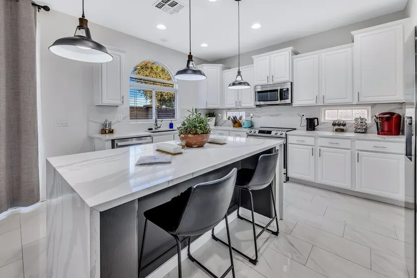 Luxury 3 Bedroom Home in Gilbert - Image 1