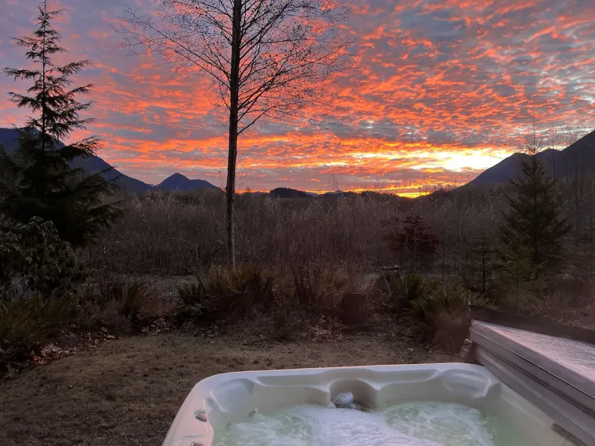 The River House:  A quiet getaway with Stunning Mountain views. - Image 1