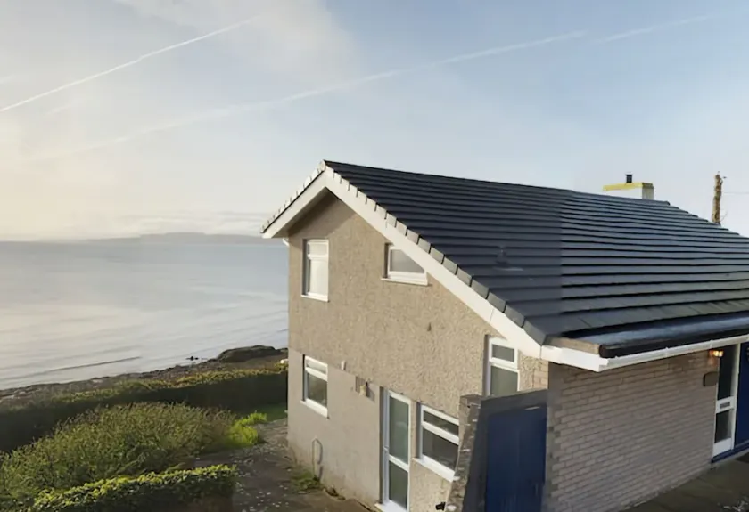 Gosteg great sea views, dog friendly, restaurants and centre metres away. AONB - Image 1
