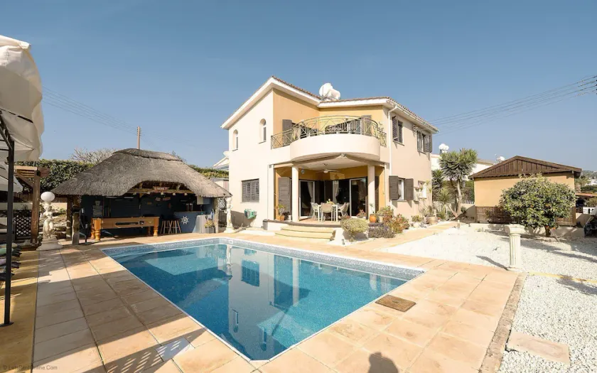 Villa Venezi, Peyia -  a villa that sleeps 6 guests  in 3 bedrooms - Image 1