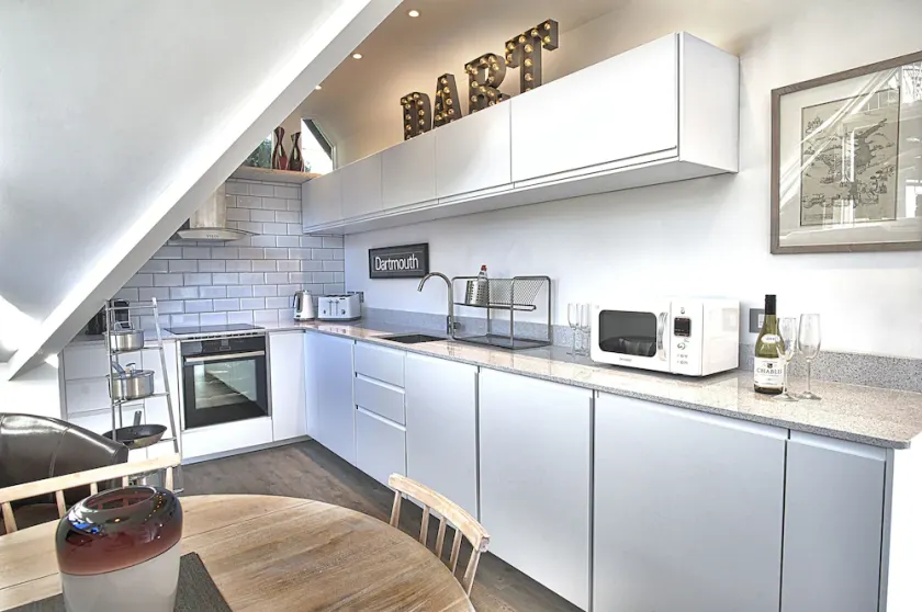 Unique & stylish luxury apartment with fabulous views & parking. Sleeps 4 - Image 1