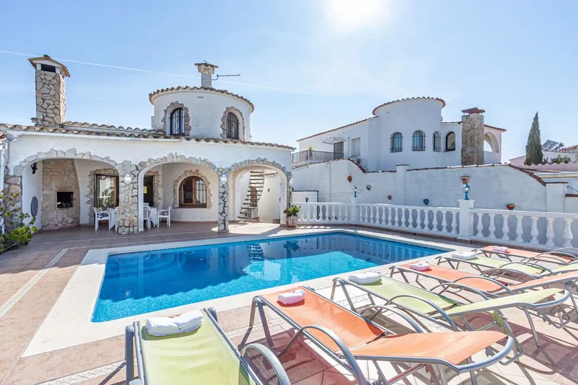 0038-CREUS Haus am Kanal mit Pool und Liegeplatz - Image 1