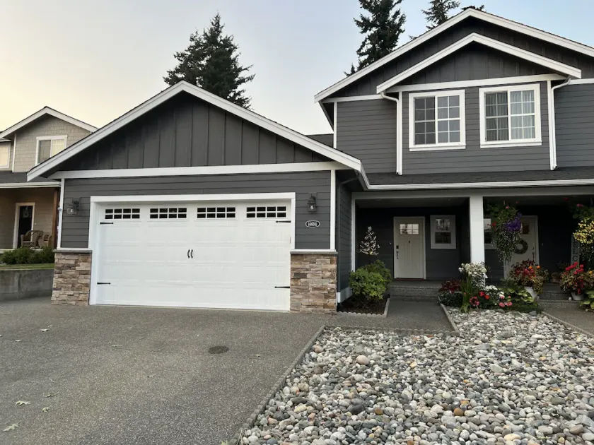 Duplex with A/C on quiet street close to dining, shopping, hospitals & mountains - Image 1