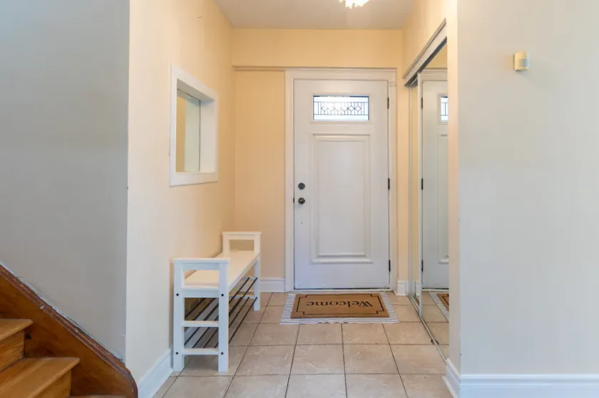 Bloor Paradise - 4 bed /2 bath + Parking & Wi-fi - Image 1