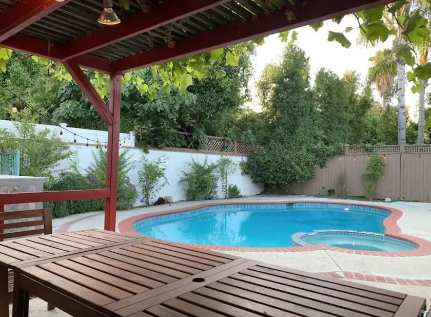 Enjoy LA indoor/outdoor living with this modern sun soaked 3BR/2BTH home - Image 1