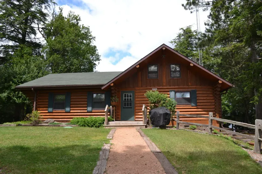 Summer Special!!! 20% discount on week stay!!! Log Home on Cisco Chain of Lakes - Image 1