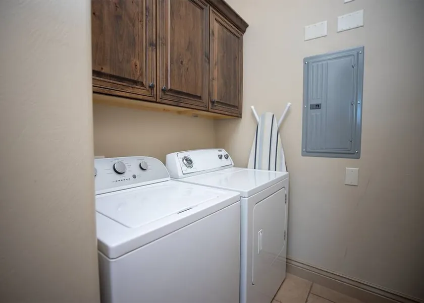Comfortable condo with indoor/outdoor pool - Image 1