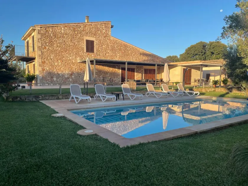 Moderna casa con gran piscina - Image 1