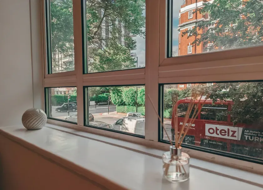 Charming 1Bed Flat in St John's Wood - Image 1