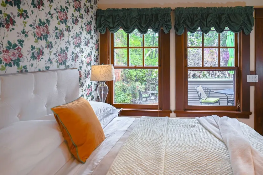 A Cowslip's Belle Inn - Image 1