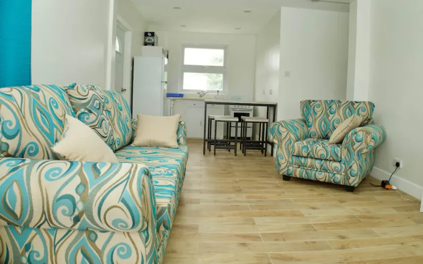 Veronica's - Breathe Easy - Reduit Apartment #3 - Image 1