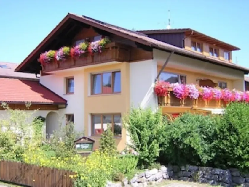 Vacation apartment in a very quiet location in the southern Allgäu in Hopferau near Füssen - Image 1