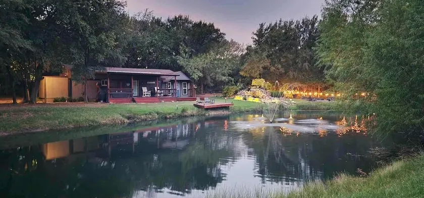Charming cozy cabin! Stocked pond, firepit, outdoor games! - Image 1