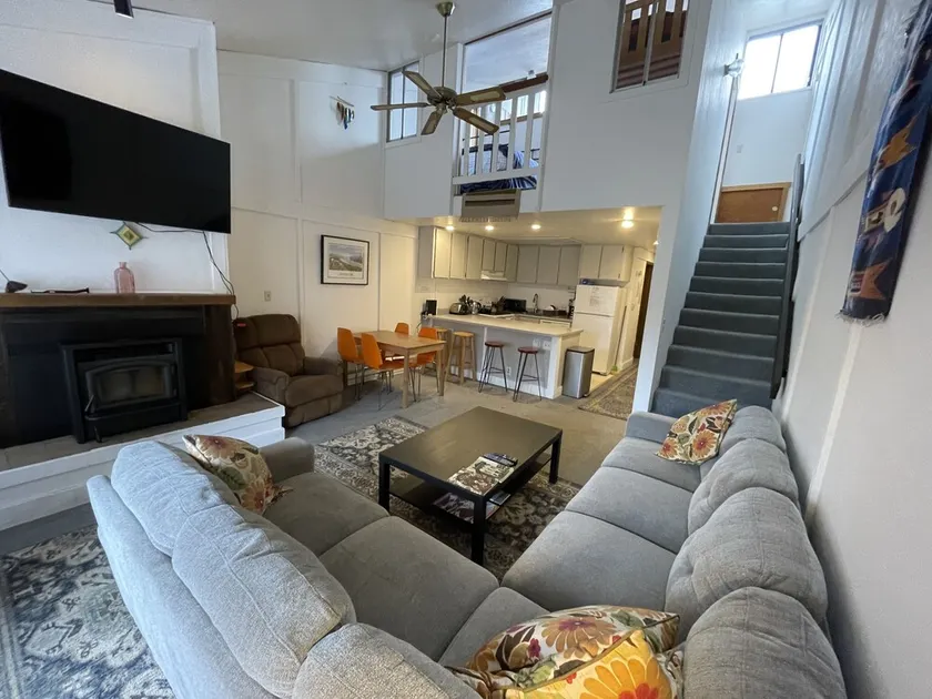 Spacious 3 bedroom Condo with Fireplace: Skiing, Biking, Mountains - Image 1