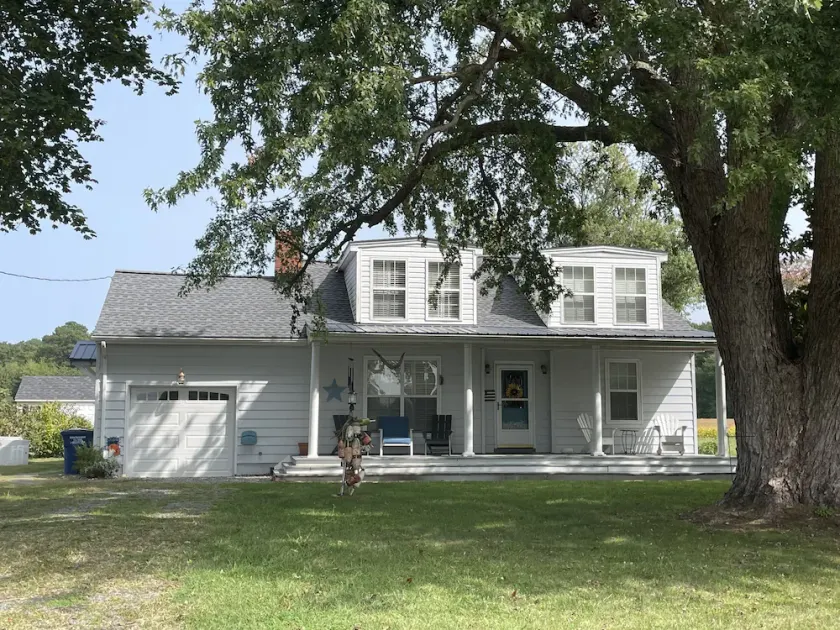Reelin&Relaxin Spacious Farmhouse Reedville, VA Sleeps 8: 3 Bdrm 2 full bathroom - Image 1